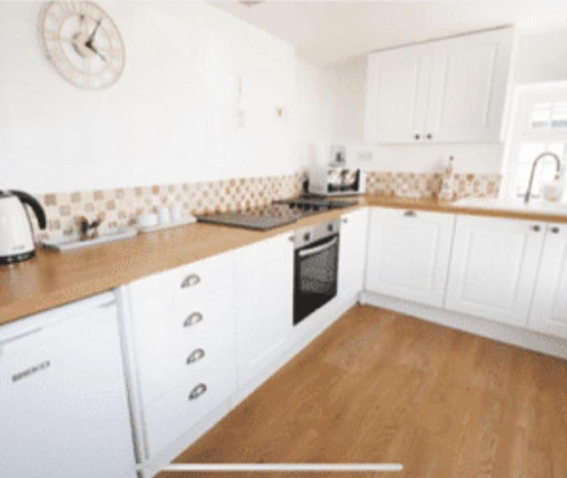 Holiday home Cosy Real Fire Nearby Pub Garden Parking *